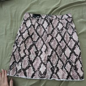 FASHION NOVA SKIRT SIZE L